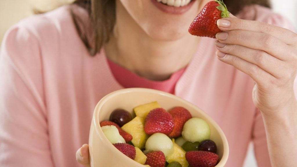 Nella dieta alimentare non è vero che la frutta fa ingrassare dopo i pasti