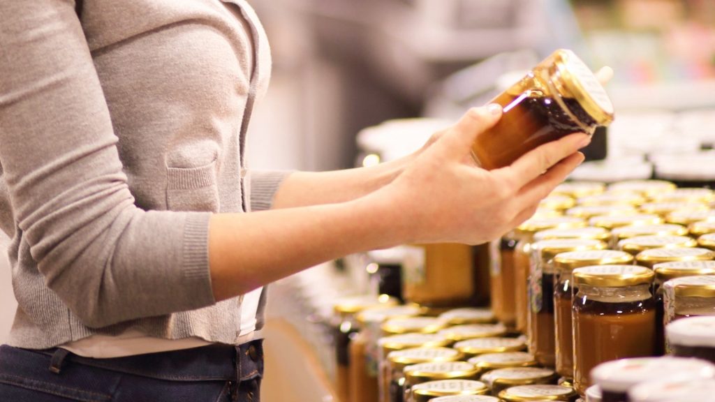 Dieta senza zuccheri aggiunti: leggere le etichette al supermercato